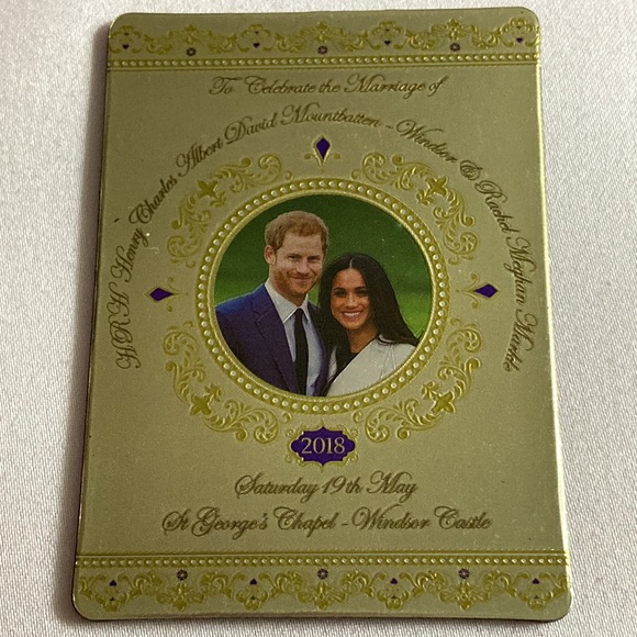 NWT - HRH Prince Harry & Meghan Markle 2018 Royal Wedding Souvenir Foil Magnet - Picture 3 of 9